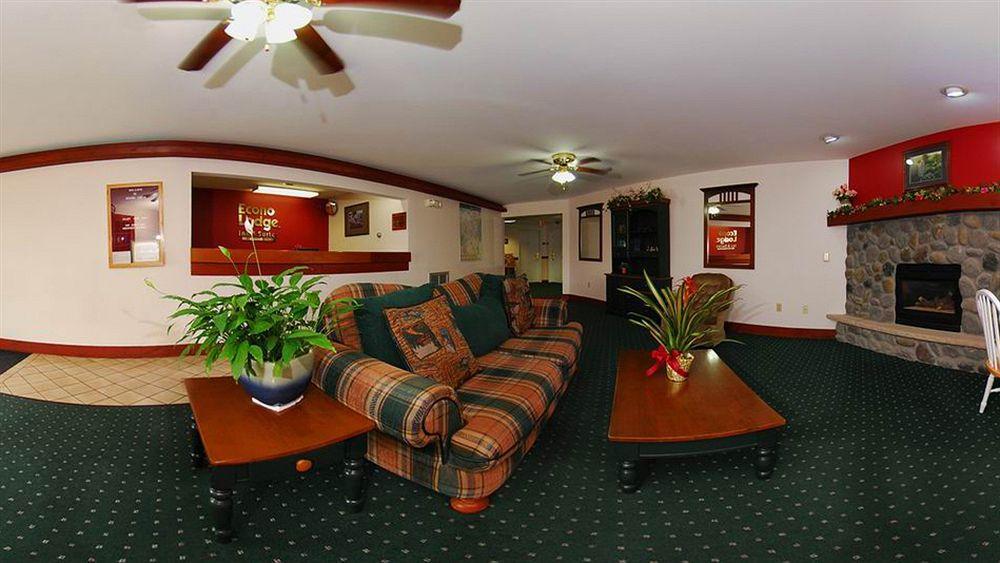 Econo Lodge Inn & Suites О Клер Екстериор снимка