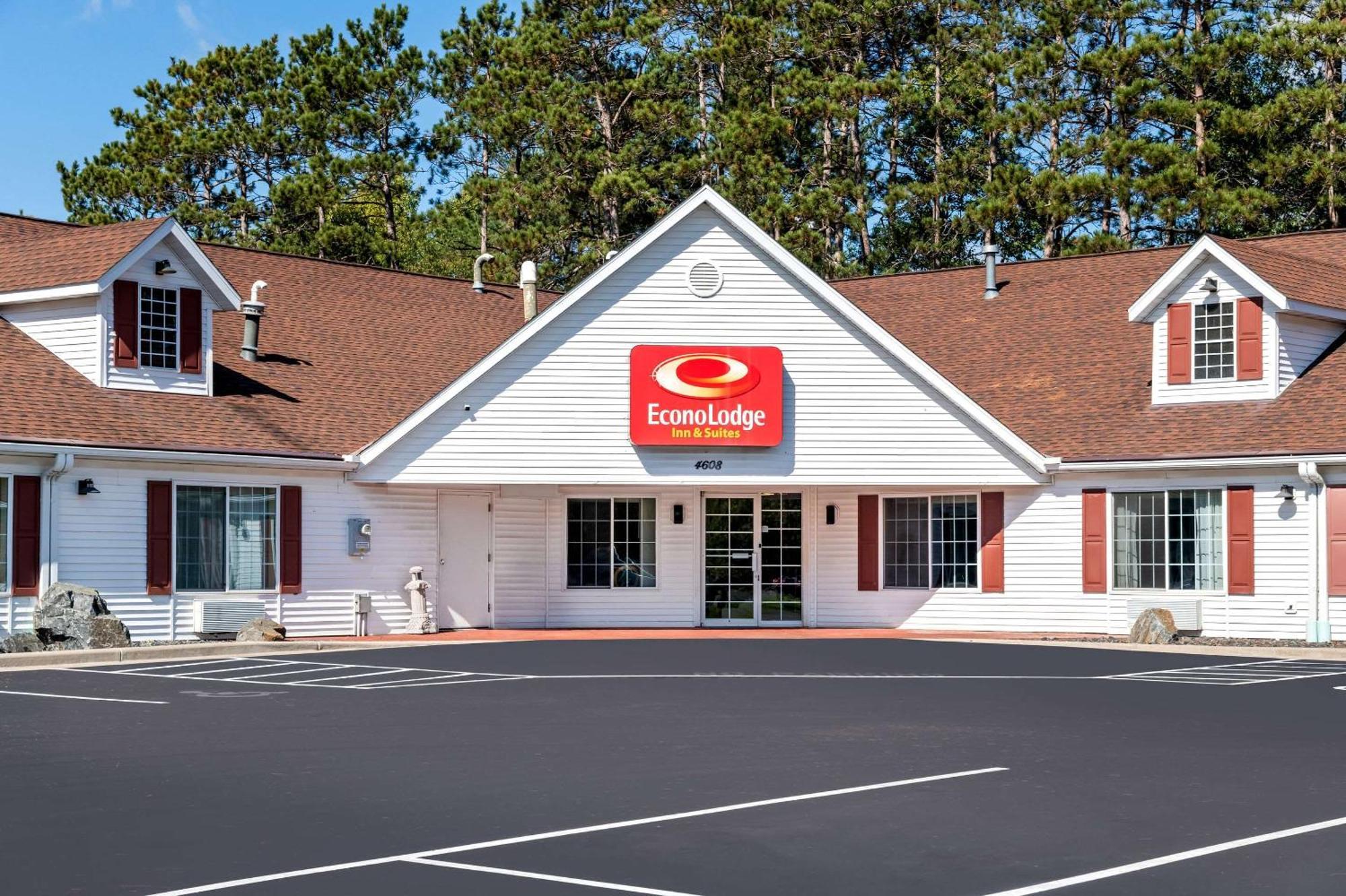 Econo Lodge Inn & Suites О Клер Екстериор снимка