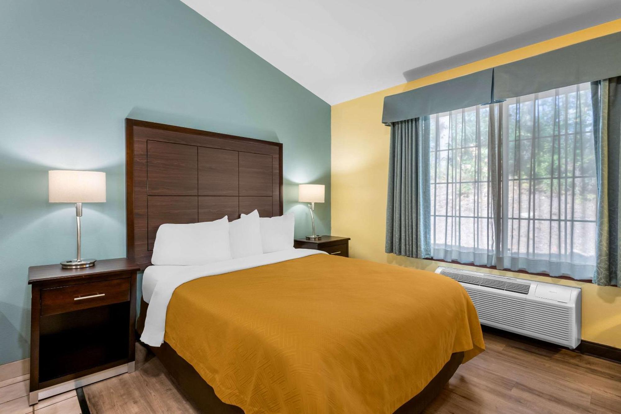 Econo Lodge Inn & Suites О Клер Екстериор снимка