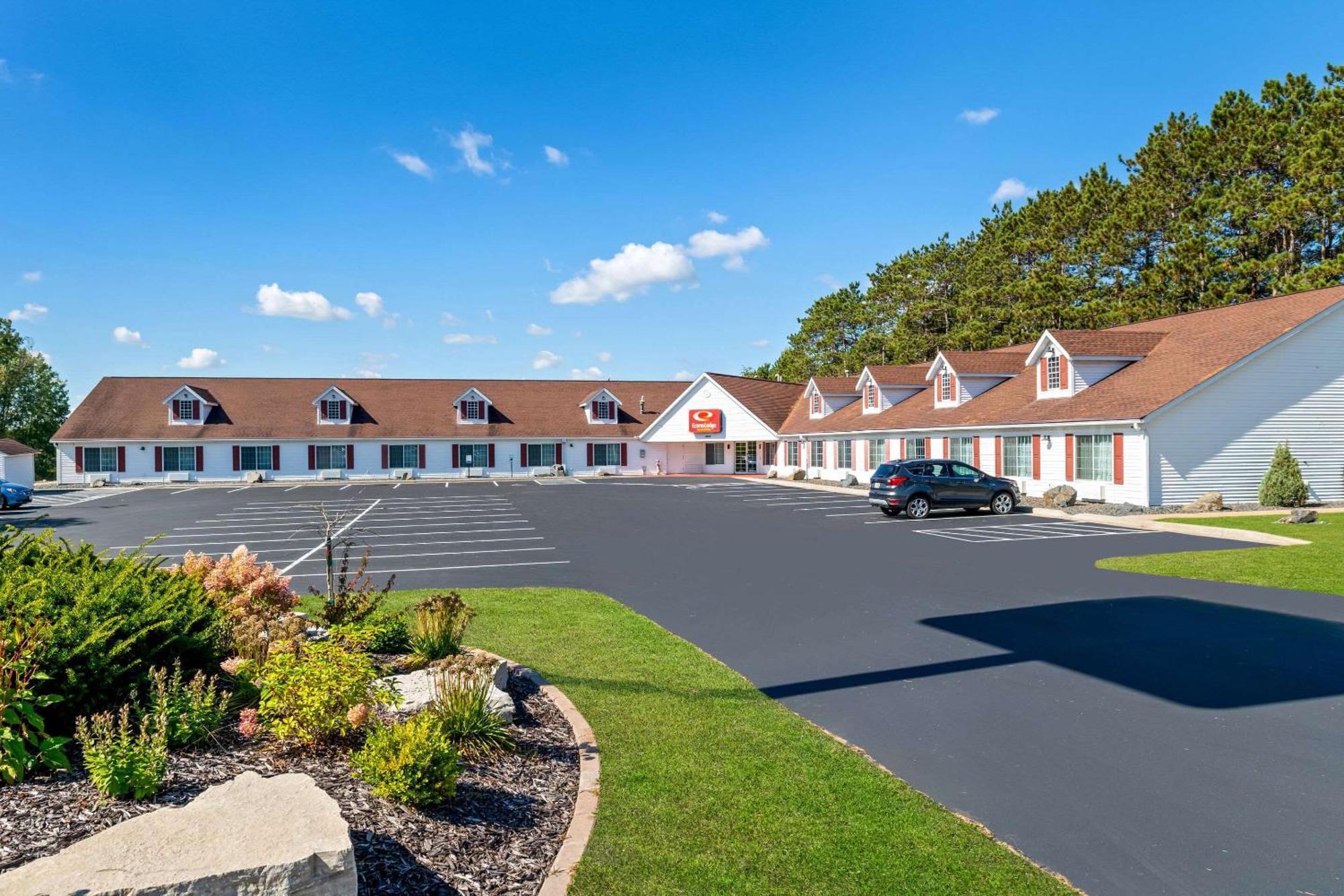 Econo Lodge Inn & Suites О Клер Екстериор снимка