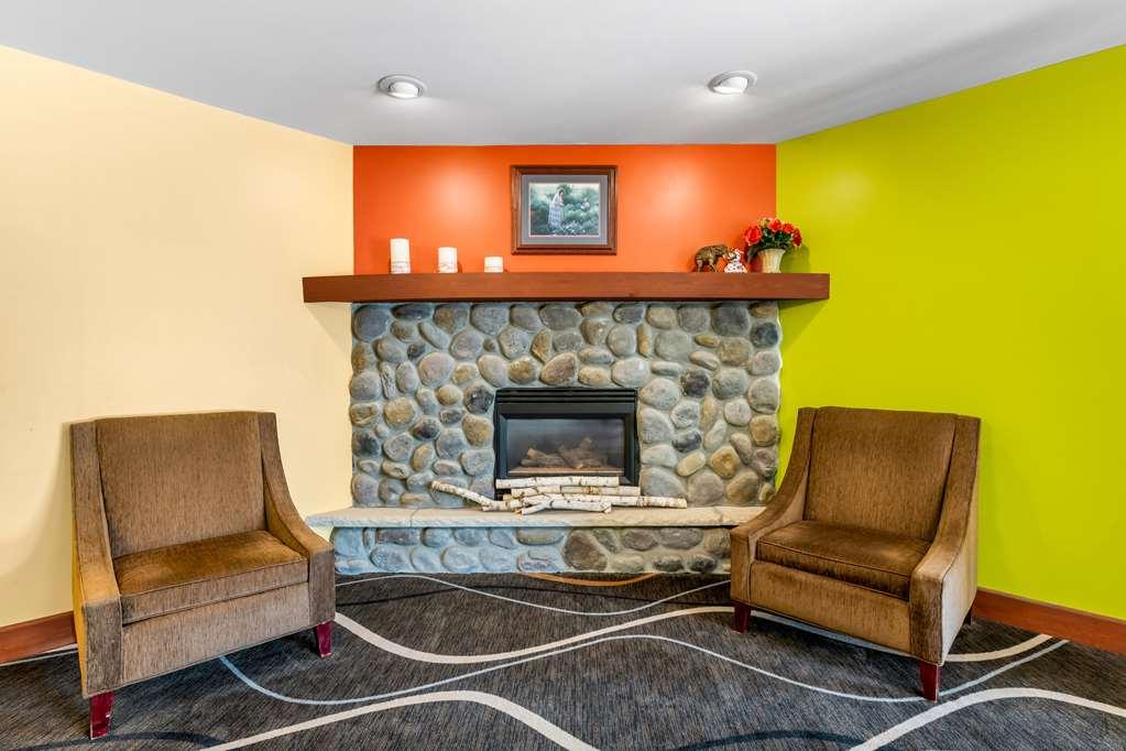Econo Lodge Inn & Suites О Клер Интериор снимка