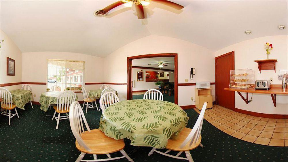 Econo Lodge Inn & Suites О Клер Екстериор снимка