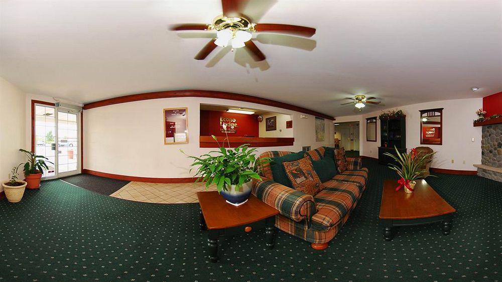 Econo Lodge Inn & Suites О Клер Екстериор снимка