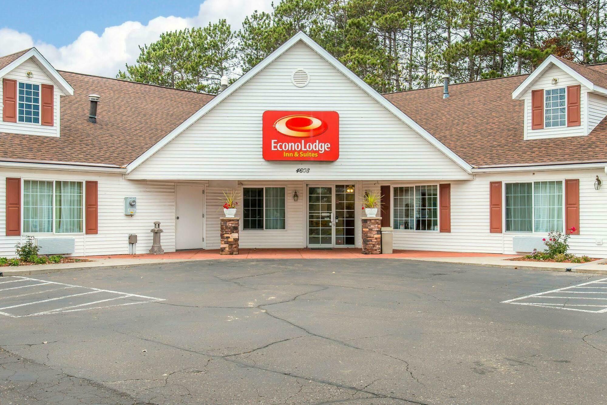 Econo Lodge Inn & Suites О Клер Екстериор снимка